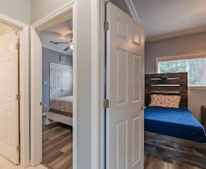 2 chambres, fer et planche à repasser, Wi-Fi gratuit, draps fournis