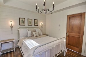 3 bedrooms, travel cot, free WiFi, bed sheets