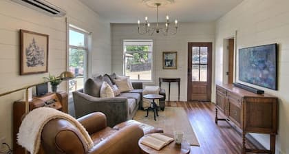 An authentic downtown Roslyn home! Walk everywhere, pets welcome!