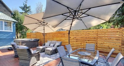 An authentic downtown Roslyn home! Walk everywhere, pets welcome!