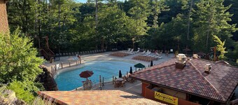 Beautiful Condo in Wisconsin Dells w/Outdoor Pools!