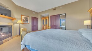 3 slaapkamers, een strijkplank/strijkijzer, gratis wifi, beddengoed