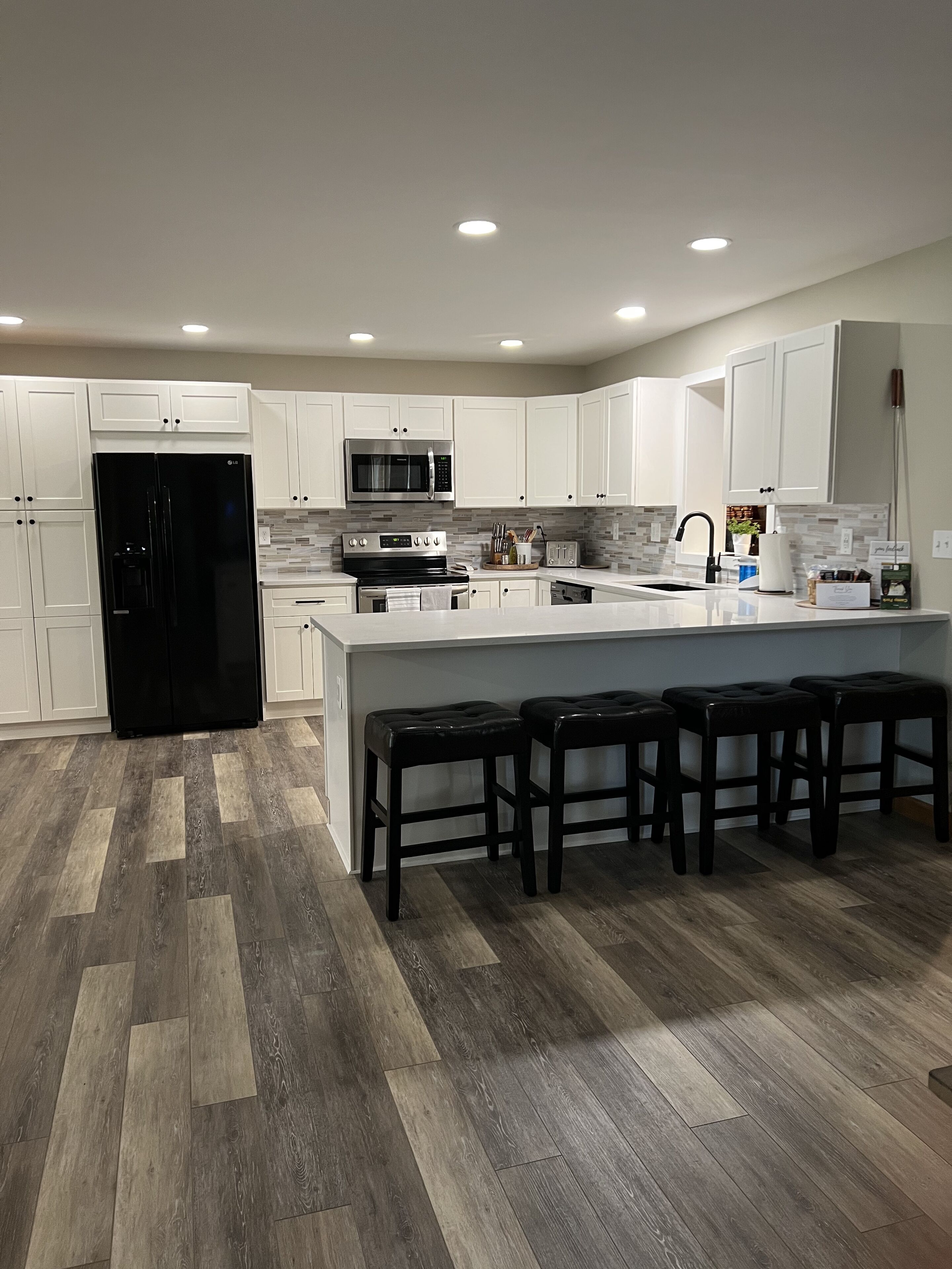 Geladeira, micro-ondas, fogão, cooktop