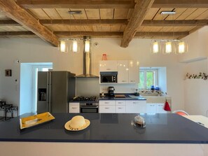 Frigorifero, microonde, forno, lavastoviglie