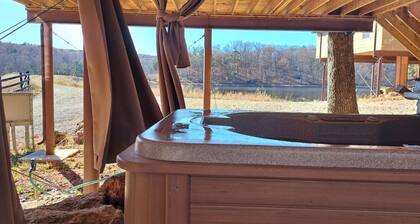 "Eagle's Nest" Tree House #5 w/ 2-person hot tub