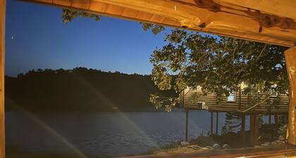 "Eagle's Nest" Tree House #5 w/ 2-person hot tub