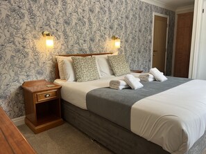 Main Lodge Double Ensuite with Garden View | Seprai linen