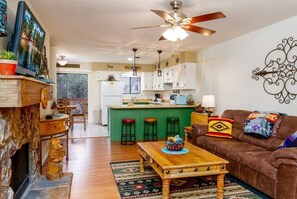 TV, fireplace - Innsbrook Vacation Condo 223 (Ruidoso)