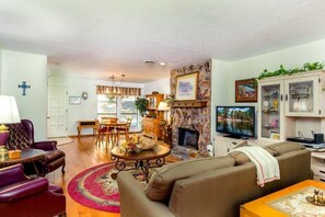 Télévision, cheminée