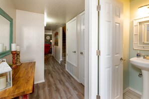 Sèche-cheveux, serviettes fournies