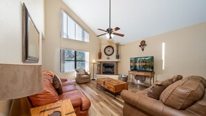 TV, fireplace - Innsbrook Vacation Townhome  214F (Ruidoso)