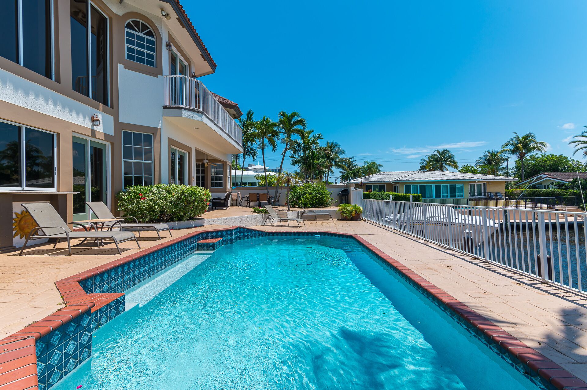 Spacious Waterfront House, Steps fromthe Beach