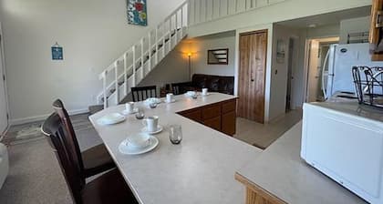 Crescent Bar Unit 102