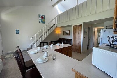 Crescent Bar Unit 102