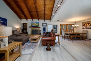 Télévision, cheminée