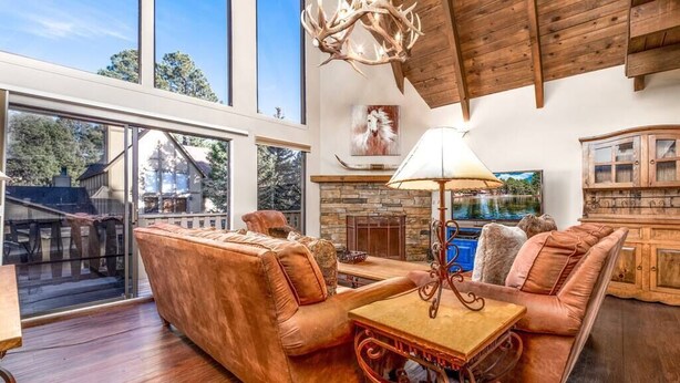 TV, fireplace - Innsbrook Vacation Townhome 20 (Ruidoso)