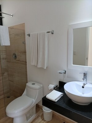 Apartment | Bathroom | Shower, rainfall showerhead, hair dryer, towels - AC 1BR (Tulum)
