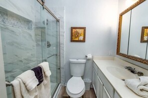 Hair dryer, towels - Innsbrook Vacation Condo 32 (Ruidoso)