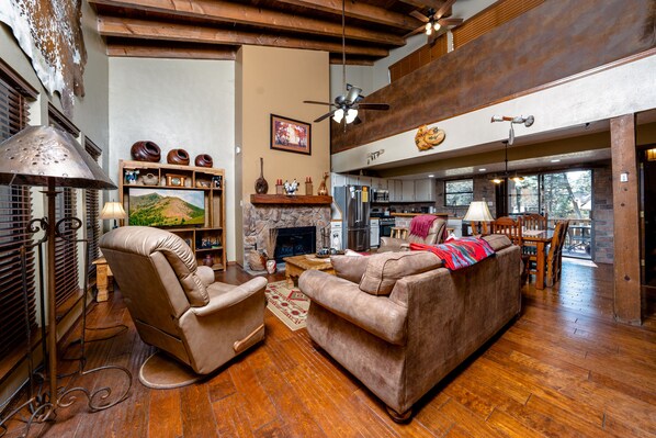 TV, fireplace