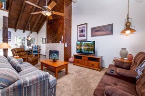 TV, fireplace - Innsbrook Vacation Condo 7A (Ruidoso)