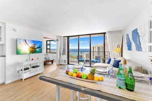 Smart TV - Beautifully Remodeled Ocean View Condo + Parking (Honolulu)