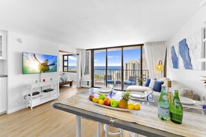 Smart TV - Beautifully Remodeled Ocean View Condo + Parking (Honolulu)