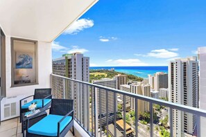 Property grounds - Beautifully Remodeled Ocean View Condo + Parking (Honolulu)
