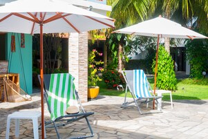 Außenpool, geöffnet von 08:00 Uhr bis 20:00 Uhr, Liegestühle