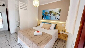 Deluxe-Apartment | Minibar, kostenloses WLAN, Bettwäsche