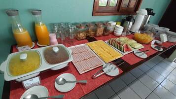 Free daily continental breakfast