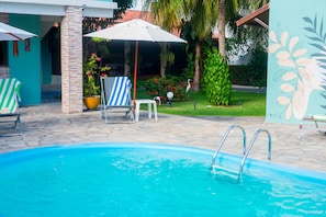 Piscina all'aperto, con ingresso dalle 08:00 alle 20:00, lettini