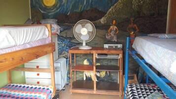 3 室のベッドルーム、WiFi (無料)