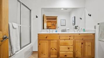 Douche, sèche-cheveux