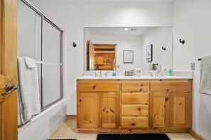 Een douche, een haardroger