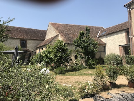 Extérieur. Grand gîte Bourgogne proche Chablis – Auxerre idéal familles & retrouvailles