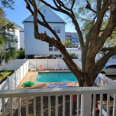 Conveniently located 5 Bedroom, Elevator, Private Pool, Steps from the beach