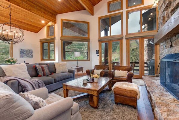TV, fireplace, offices