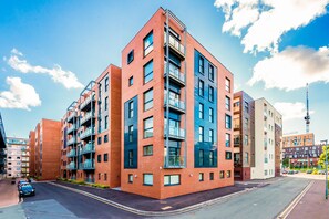 Exterior - 2 Bed Apartment Manchester by MCR Dens (Manchester)