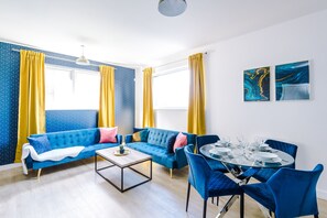 Luxury Apartment | Living area - 2 Bed Apartment Manchester by MCR Dens (Manchester)