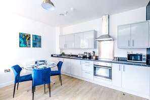 Luxury Apartment | Private kitchen - 2 Bed Apartment Manchester by MCR Dens (Manchester)