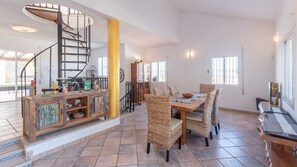 Dining - El Arco Iris de la Montana Sayalonga by Ruralidays (Málaga)