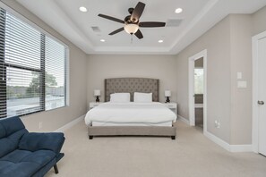 3 bedrooms, desk, iron/ironing board, free WiFi - Leeland Luxe! ♨️Hot Tub along with Putting Green ♨️ EaDo Houston (Houston)