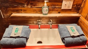 Dusche, Handtücher, Seife, Toilettenpapier