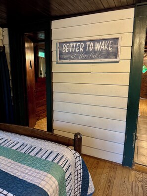 1 bedroom, internet, bed sheets
