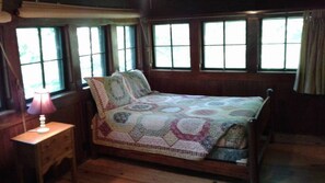 1 bedroom, bed sheets