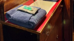 Dusche, Handtücher, Seife, Toilettenpapier