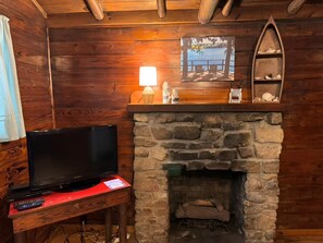 Smart TV y chimenea 