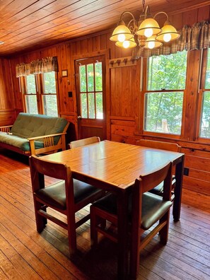 Interior - 6-HOT SPRINGS GANGSTER HAVEN - Vintage, Lake View, Swimming, Fishing, Docks, Pet Friendly! (Hot Springs National Park)