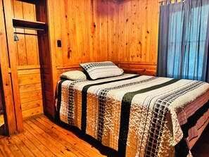 2 bedrooms, WiFi (free), bed sheets