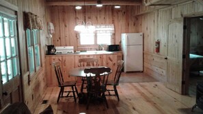 Full-sized fridge, microwave, oven, stovetop